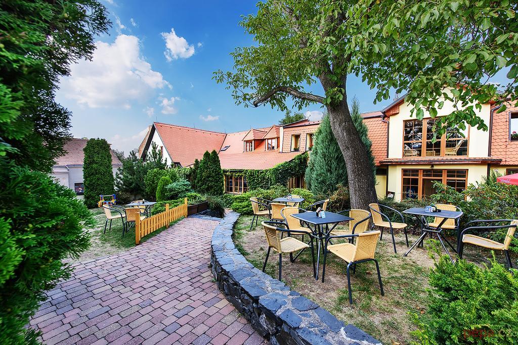 Skuteč Restaurace A Penzion U Palecku מראה חיצוני תמונה