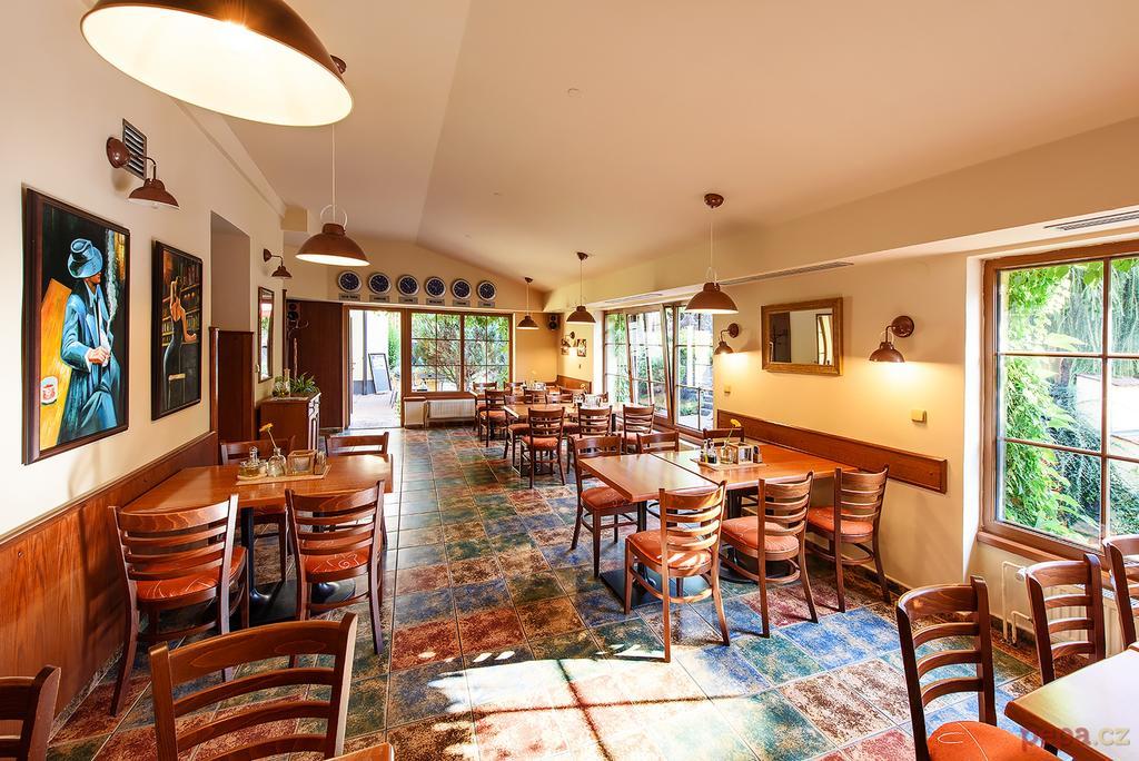 Skuteč Restaurace A Penzion U Palecku מראה חיצוני תמונה